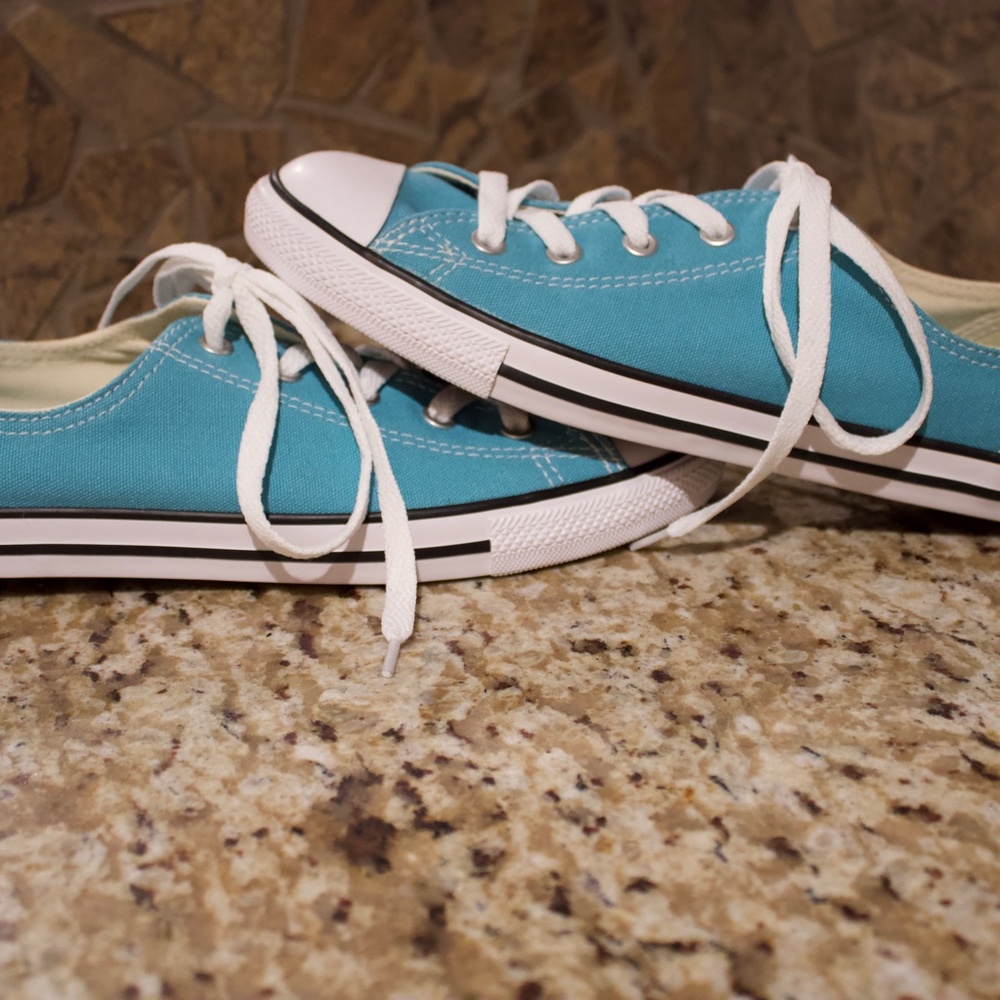 😍NEW😍 Teal Low-Top Women's Converse